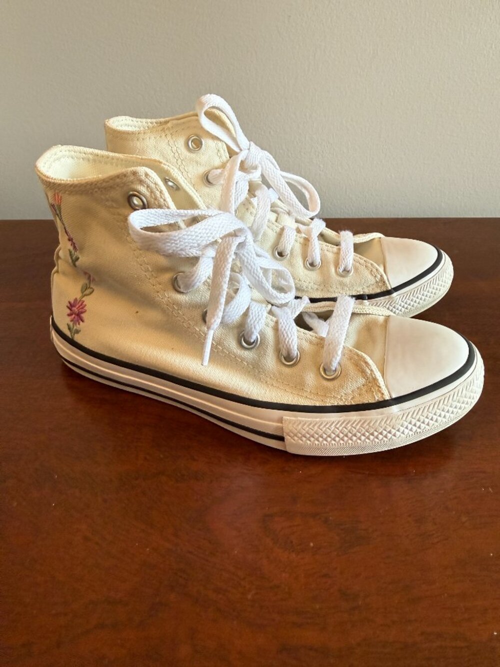 Converse Chuck Taylor All Star Embroidered Floral Sneakers Girls Size 2 - Picture 2 of 7